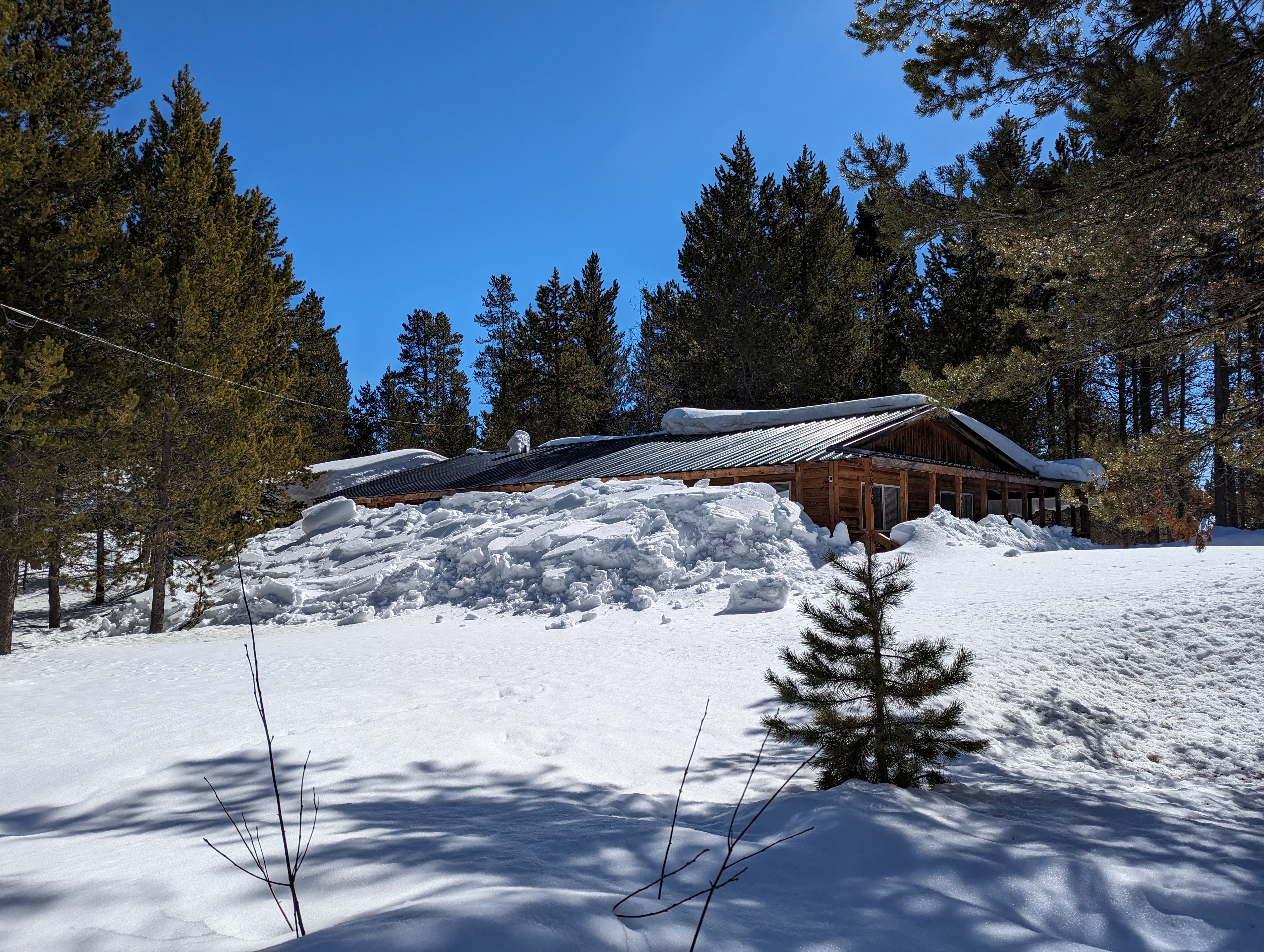 Photo of roof avalanche